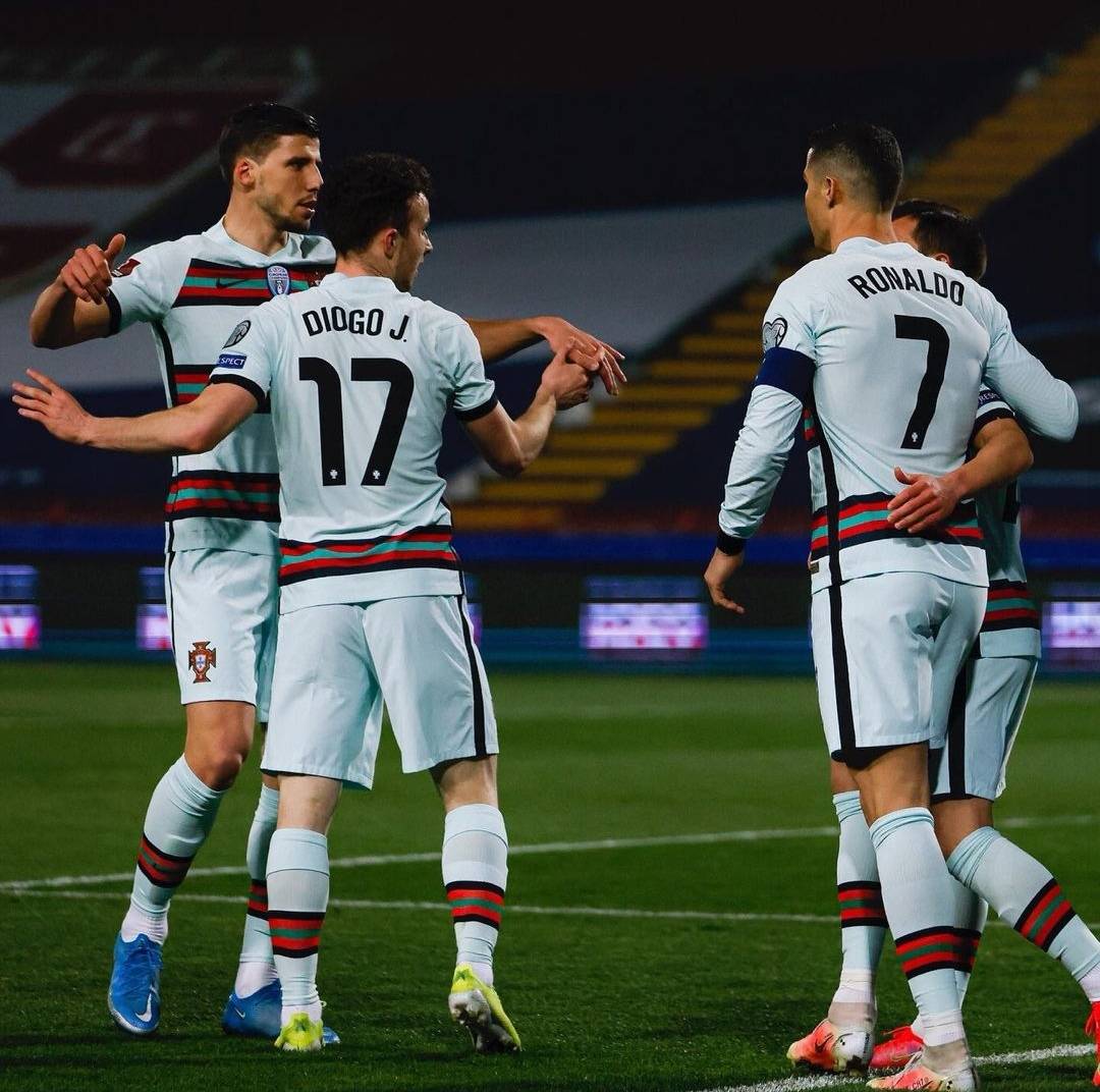 爱游戏社区-包含风云突变金州勇士冲刺阶段单刀错失，葡超版图或变，话题不断，赛程密集仍需轮换的词条