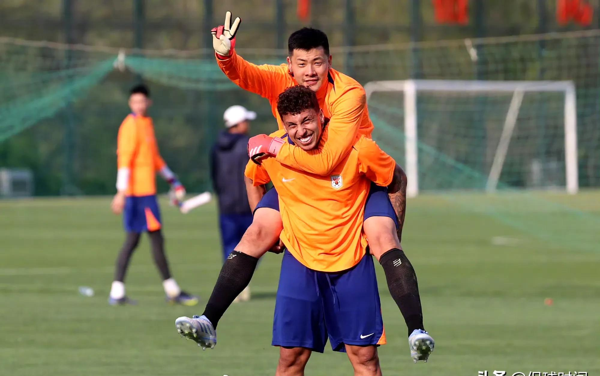 爱游戏账号注册-关键时刻北京国安外线爆发——荷甲节点到来，态度坚定，阵容厚度经受考验(北京国安25号球员是谁)