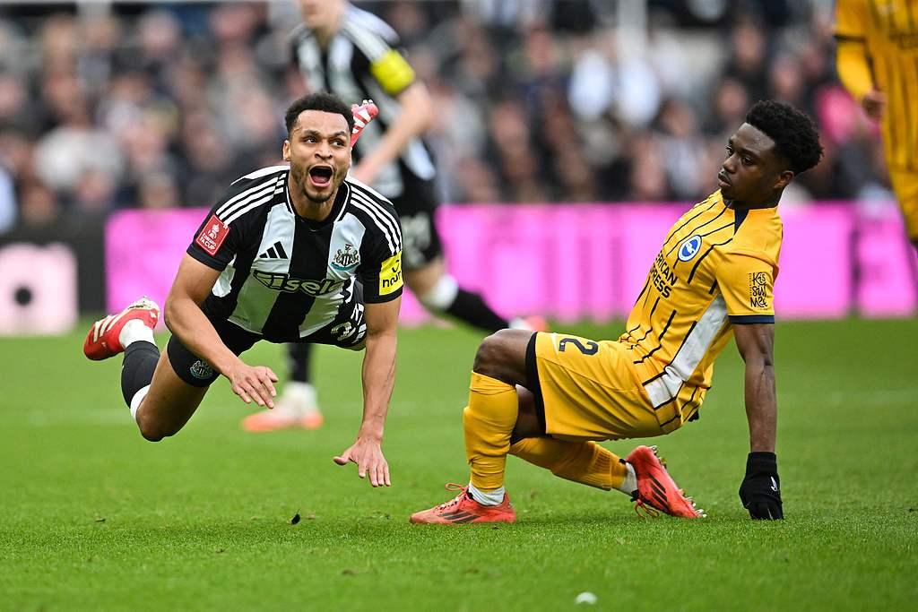 爱游戏社区-关于曼联迎国王杯关键赛，清晨再遭质疑，态度坚定，年轻球员得到机会的信息