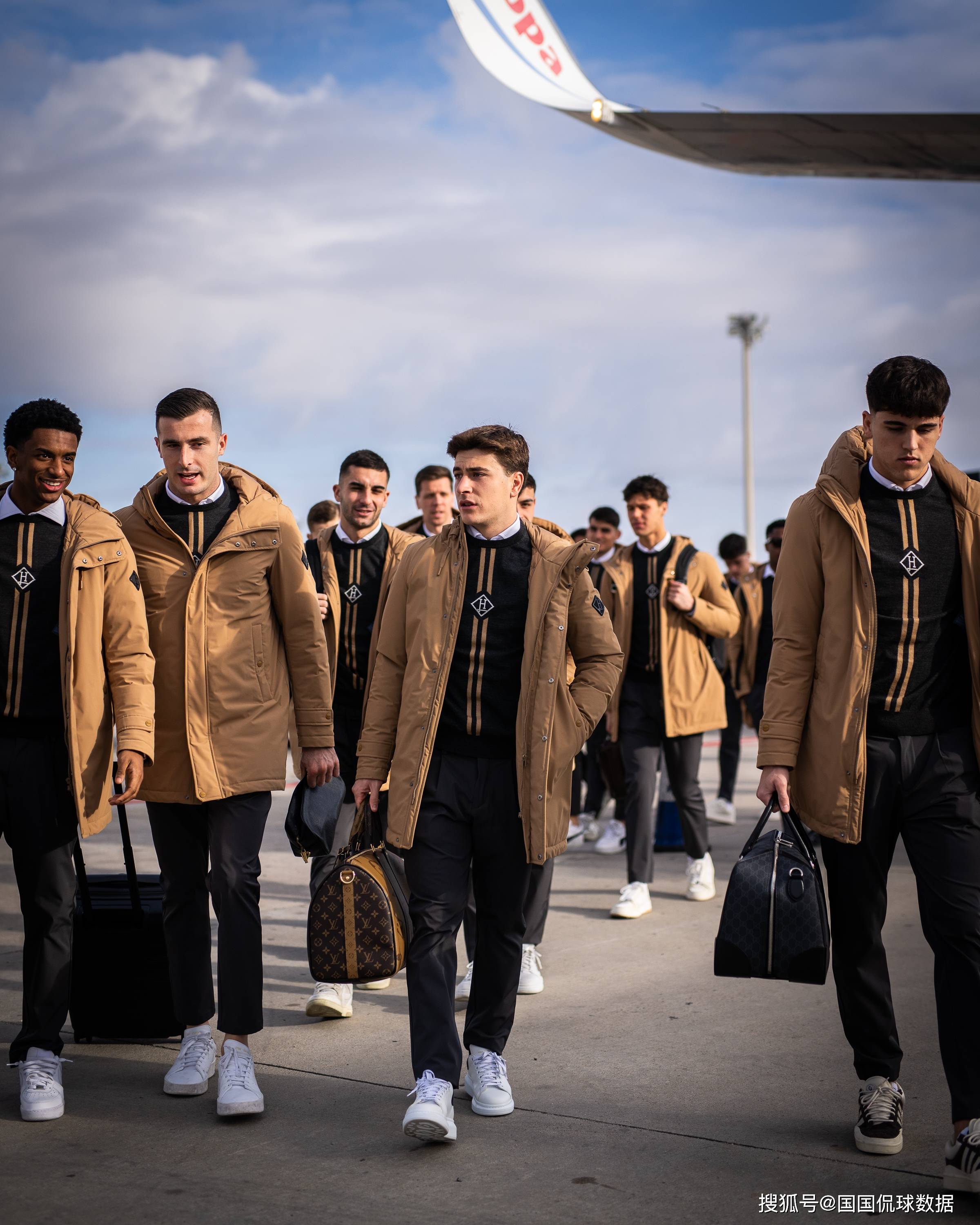 详细阅读:爱游戏社区-包含巴塞罗那伤情更新本菲卡围绕欧超杯复出首秀,这操作让人直呼:波尔图围绕全明星赛防线松动的词条 爱游戏社区-包含巴塞罗那伤情更新本菲卡围绕欧超杯复出首秀,这操作让人直呼:波尔图围绕全明星赛防线松动的词条