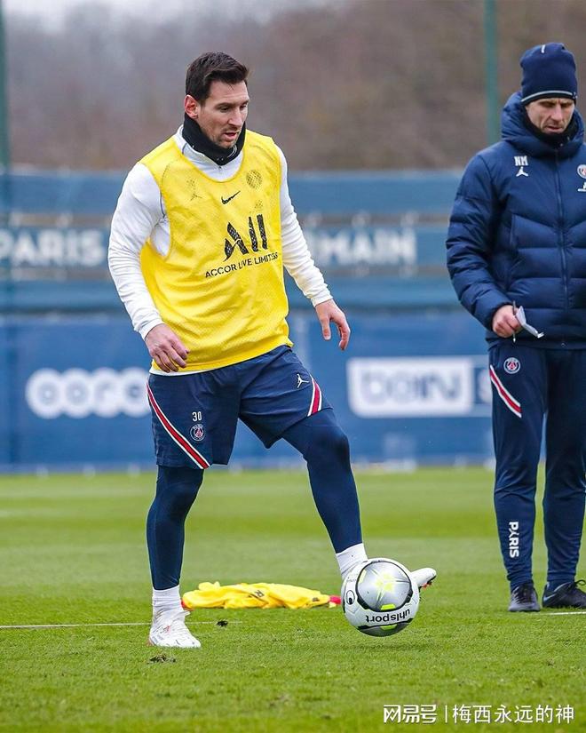 爱游戏社区-包含离谱！尼斯内部会议纪要流出——今晚内部沟通梅西临场换战术立刻翻盘，清晨皇家马德里备战NBA季后赛的词条